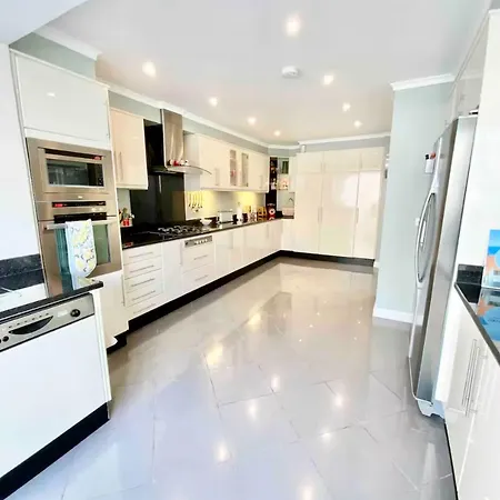 Beautiful And Spacious House To Enjoy Your Holiday home Funchal (Madeira)